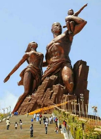 O Monumento Renascença Africana no Senegal tem 60 metros de bronze com uma incrível
